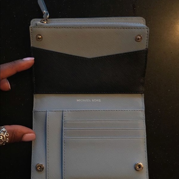 Michael Kors Wallet - Picture 3 of 4